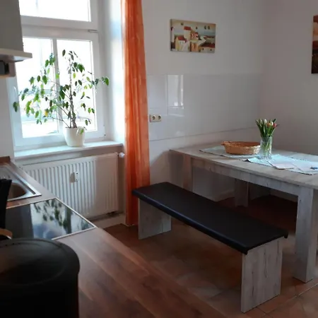Апартаменты Schoene-5-Raum-Fewo-Mit-2-Baedern-Nahe-Dresden-Zentrum-Aw2 *